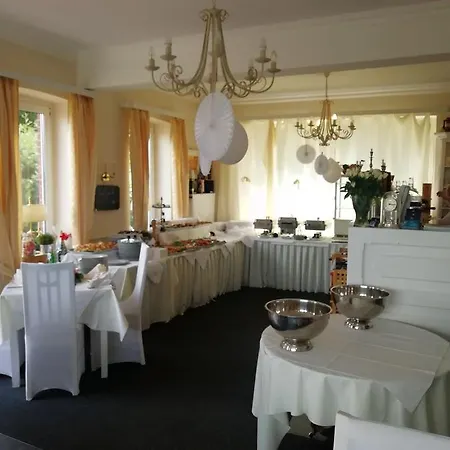 Hotel Elbhotel Am Hafen 2*